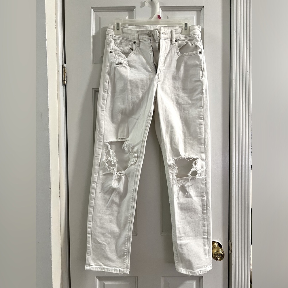 American Eagle Outfitters White Distressed Jeans Size 6 Regular